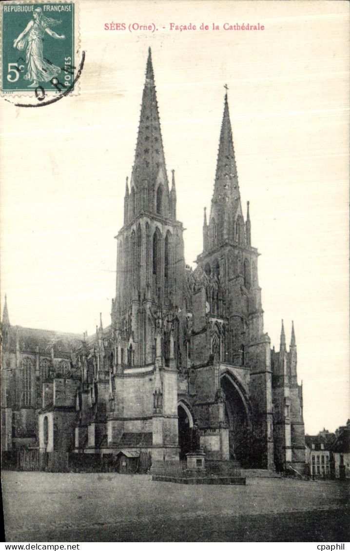 CPA Sees Facade de la Cathedrale