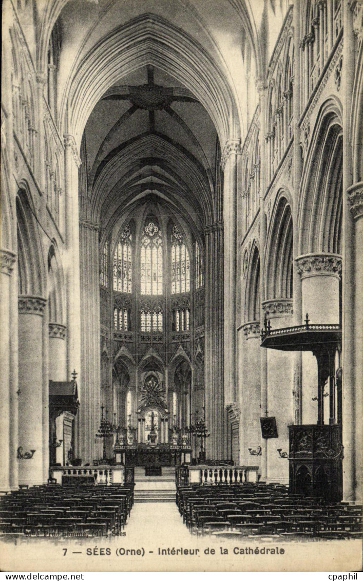 CPA Sees Interieur de la Cathedrale