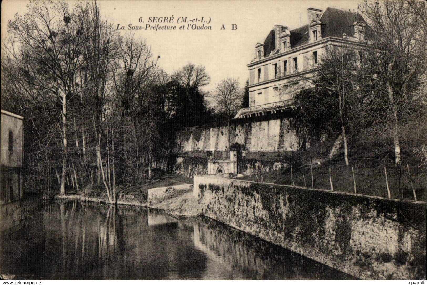 CPA Segre (M et L) La Sous Prefecture et I Oudon