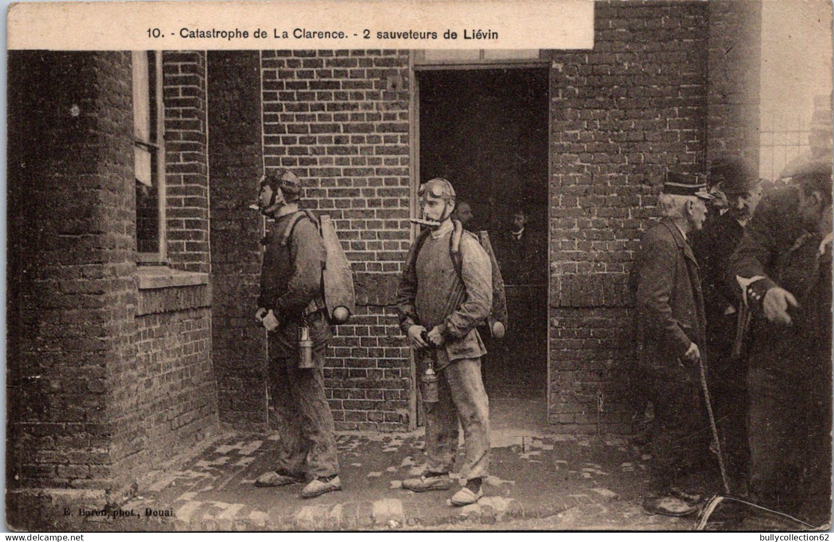 CPA - SELECTION  -  DIVION  -  Catastrophe de la clarence. deux Sauveteurs de Liévin.