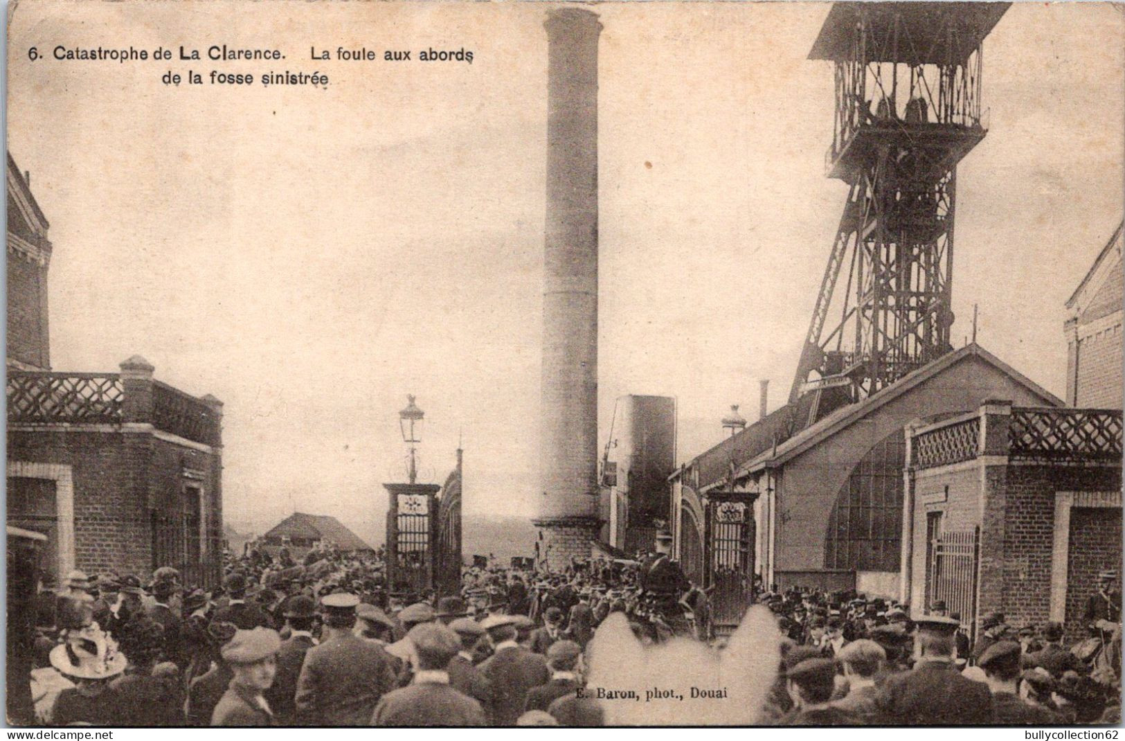 CPA - SELECTION  -  DIVION  -  Catastrophe de la clarence. La foule aux abords de la fosse sinistrée.
