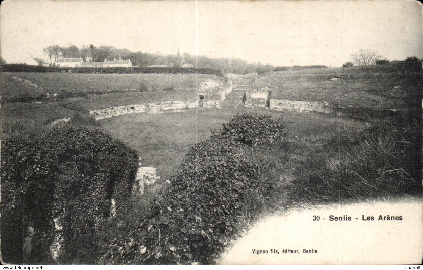 CPA Senlis Les Arenes