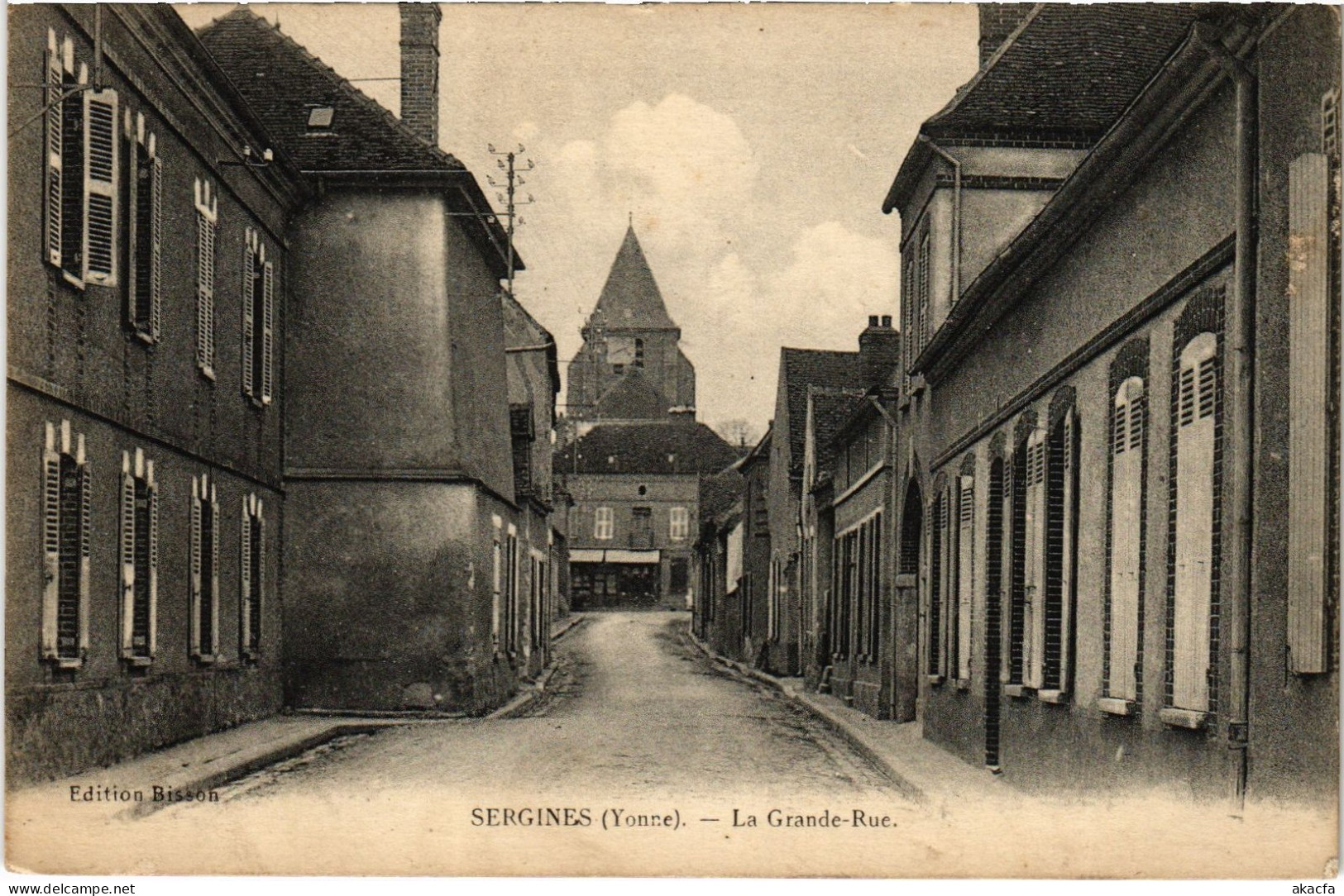 CPA Sergines La Grande-Rue FRANCE (1451896)