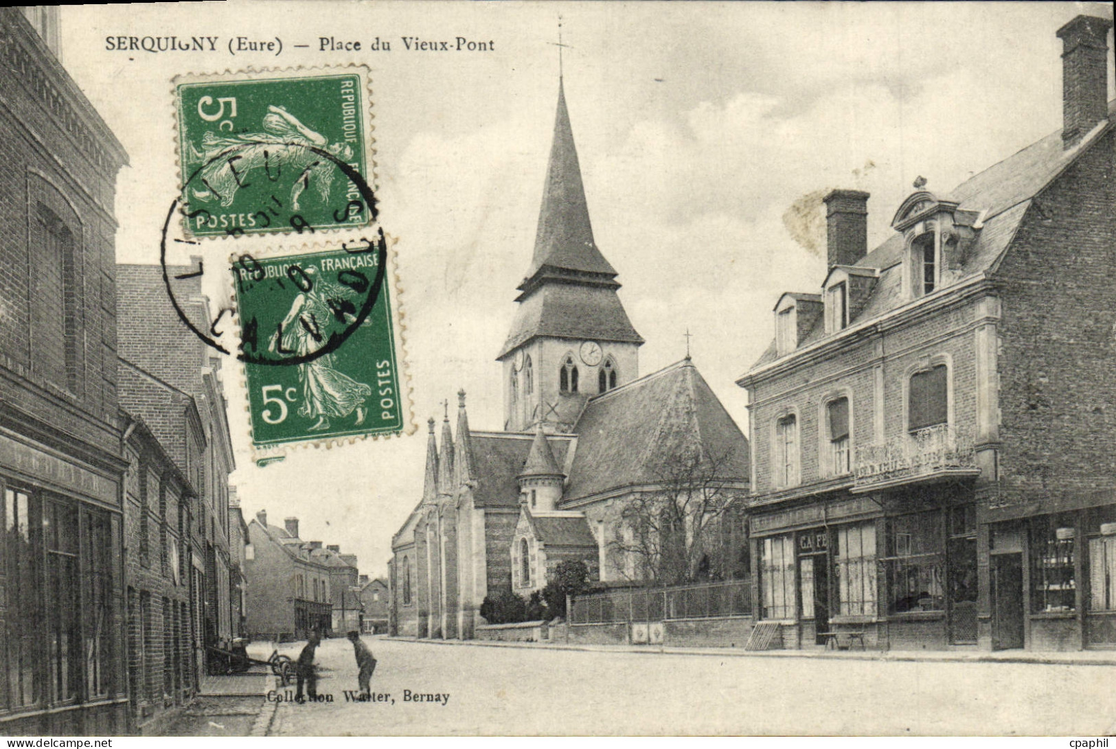 CPA Serquigny Place Du Vieux Pont