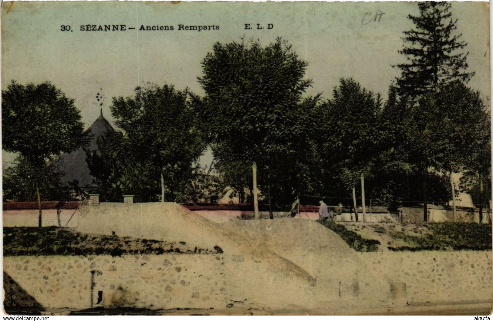CPA Sezanne Anciens Remparts (616891)