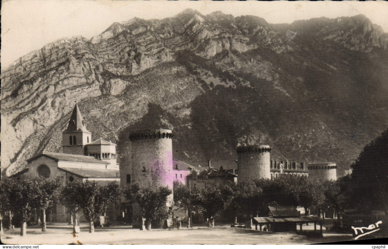 CPA Sisteron Les Tours et la Citadelle