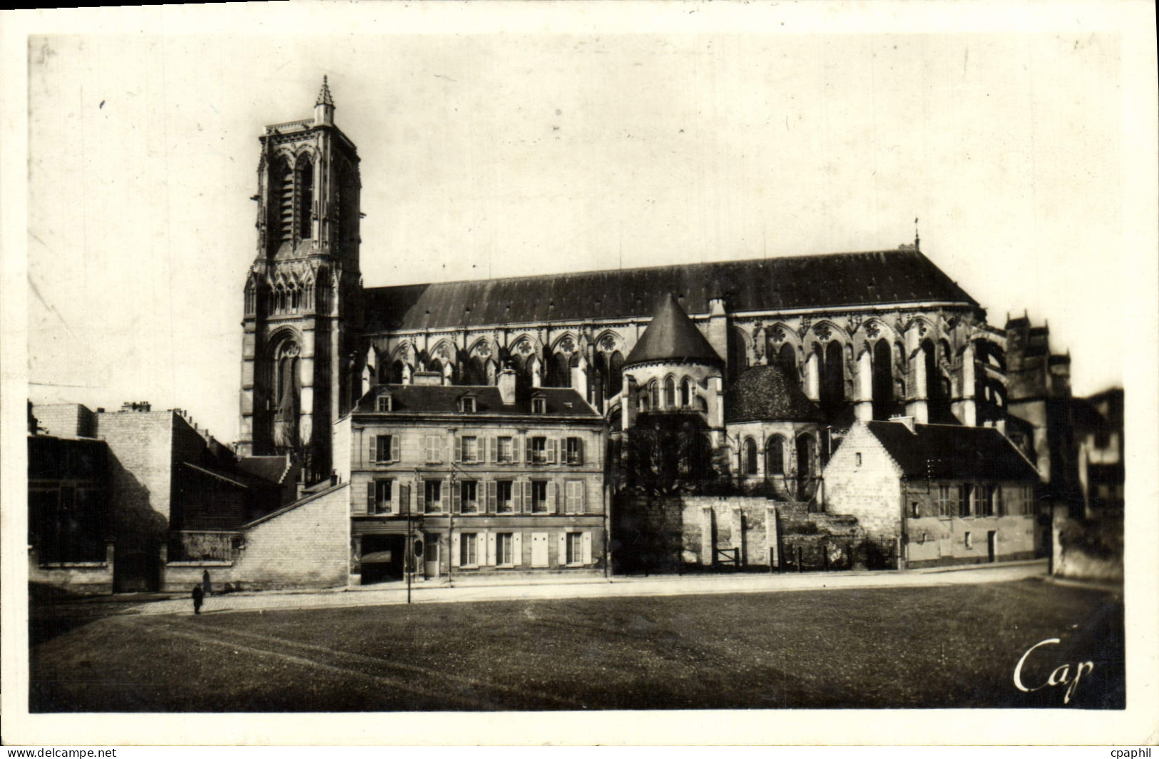 CPA Soissons La cathedrale
