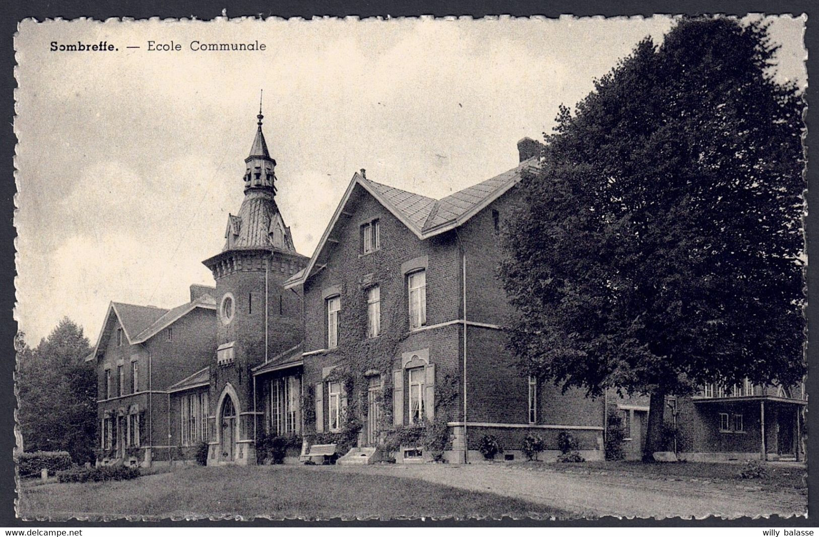 +++ CPA - SOMBREFFE - Ecole Communale  //