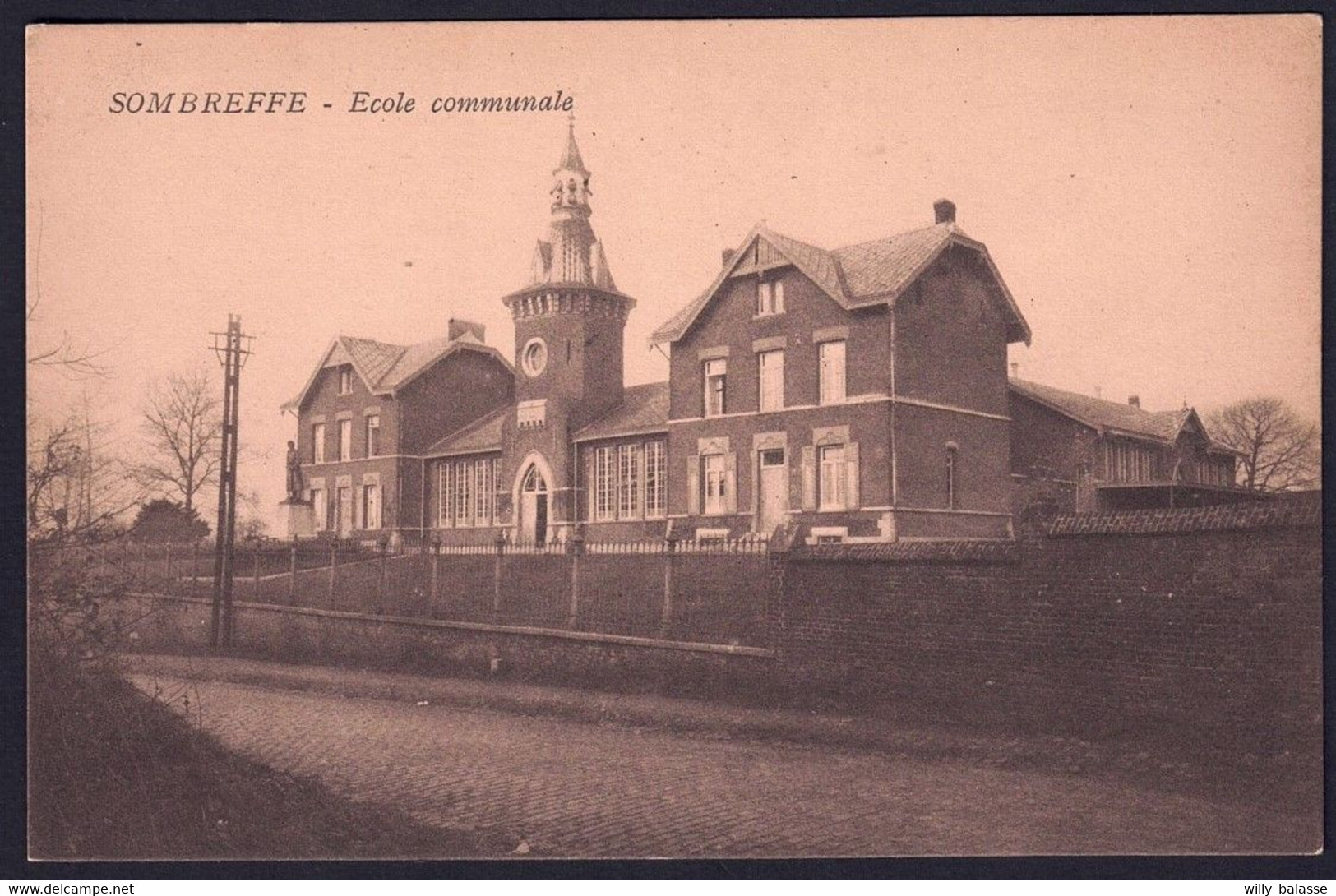 +++ CPA - SOMBREFFE - Ecole Communale  //
