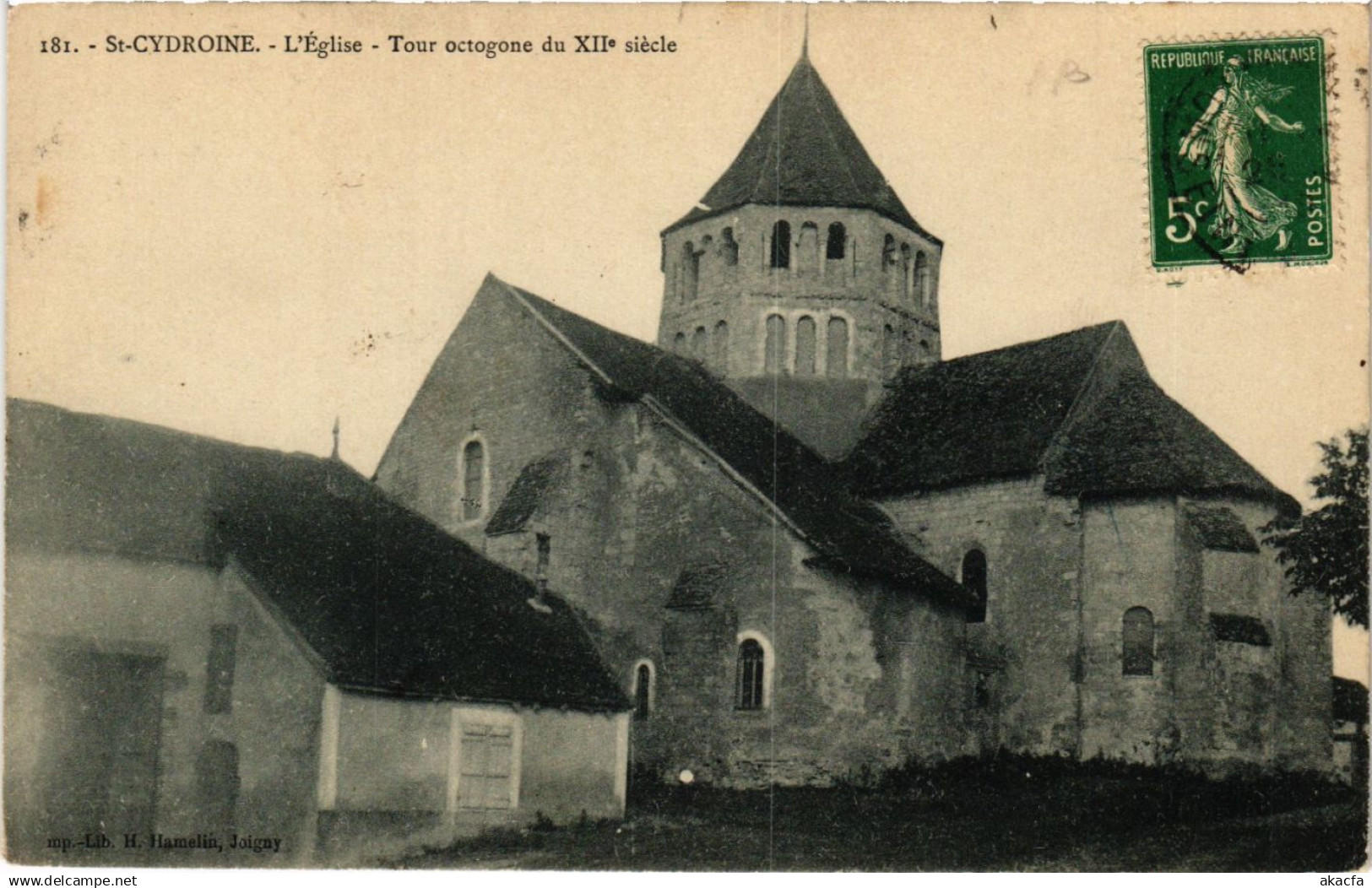 CPA St-Cydroine - L'Église - Tour octogone du XII siecle (657118)