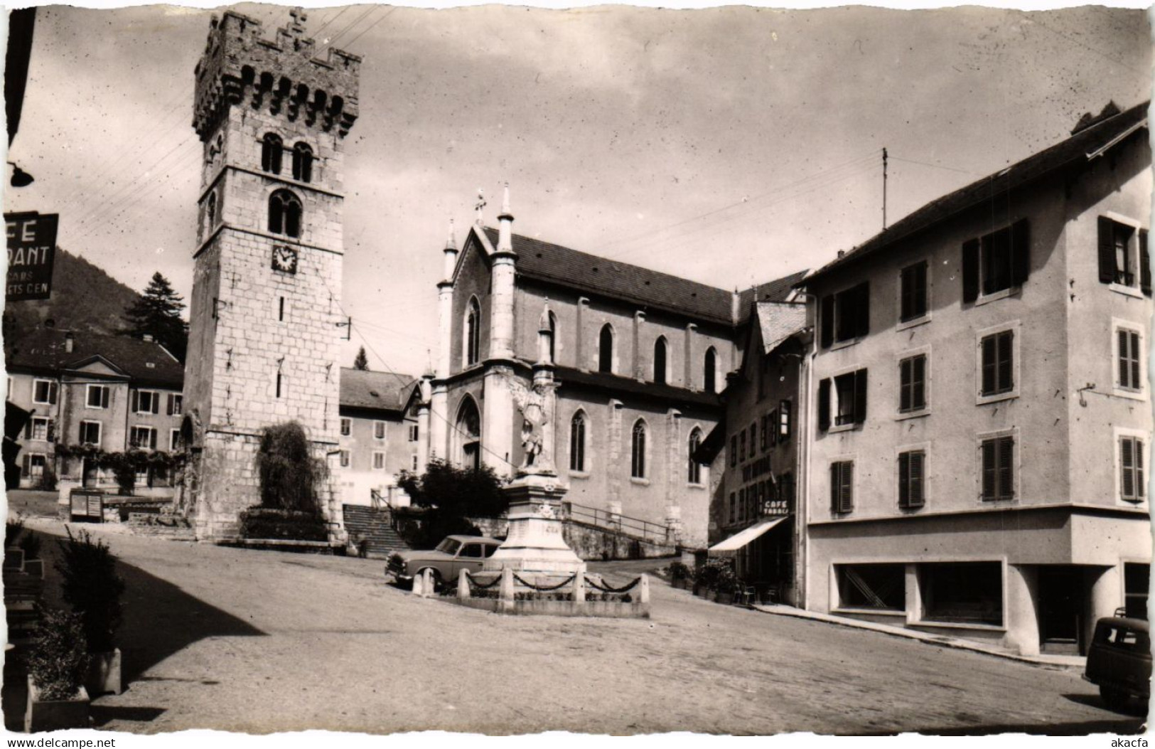 CPA St-Jeoire-en-Faucigny - La Vieille Tour et l'Église (691579)