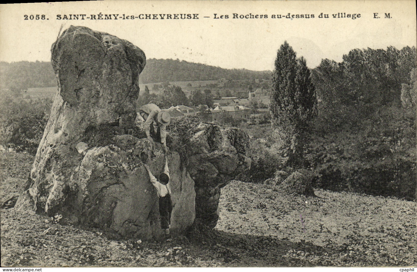 CPA St Remy Les Chevreuse Les Rochers au Dessus du Village Enfants