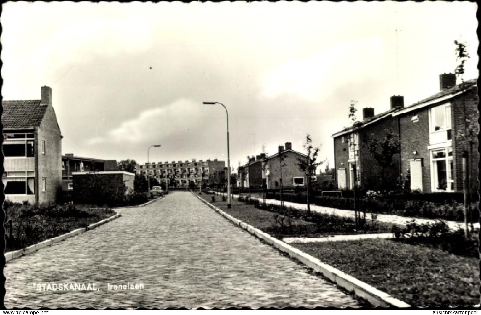 CPA Stadskanaal Groningen, Irenelaan, Straßenpartie im Ort