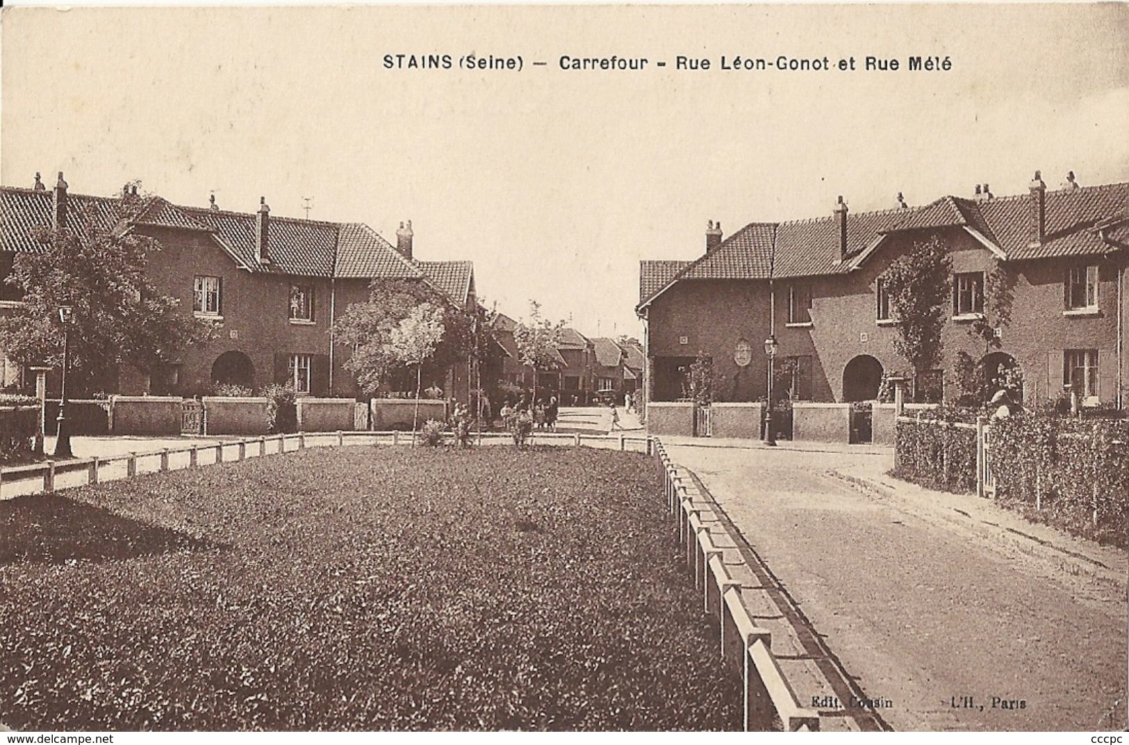 CPA Stains Carrefour Rue Léon Gonot et Rue Mélé