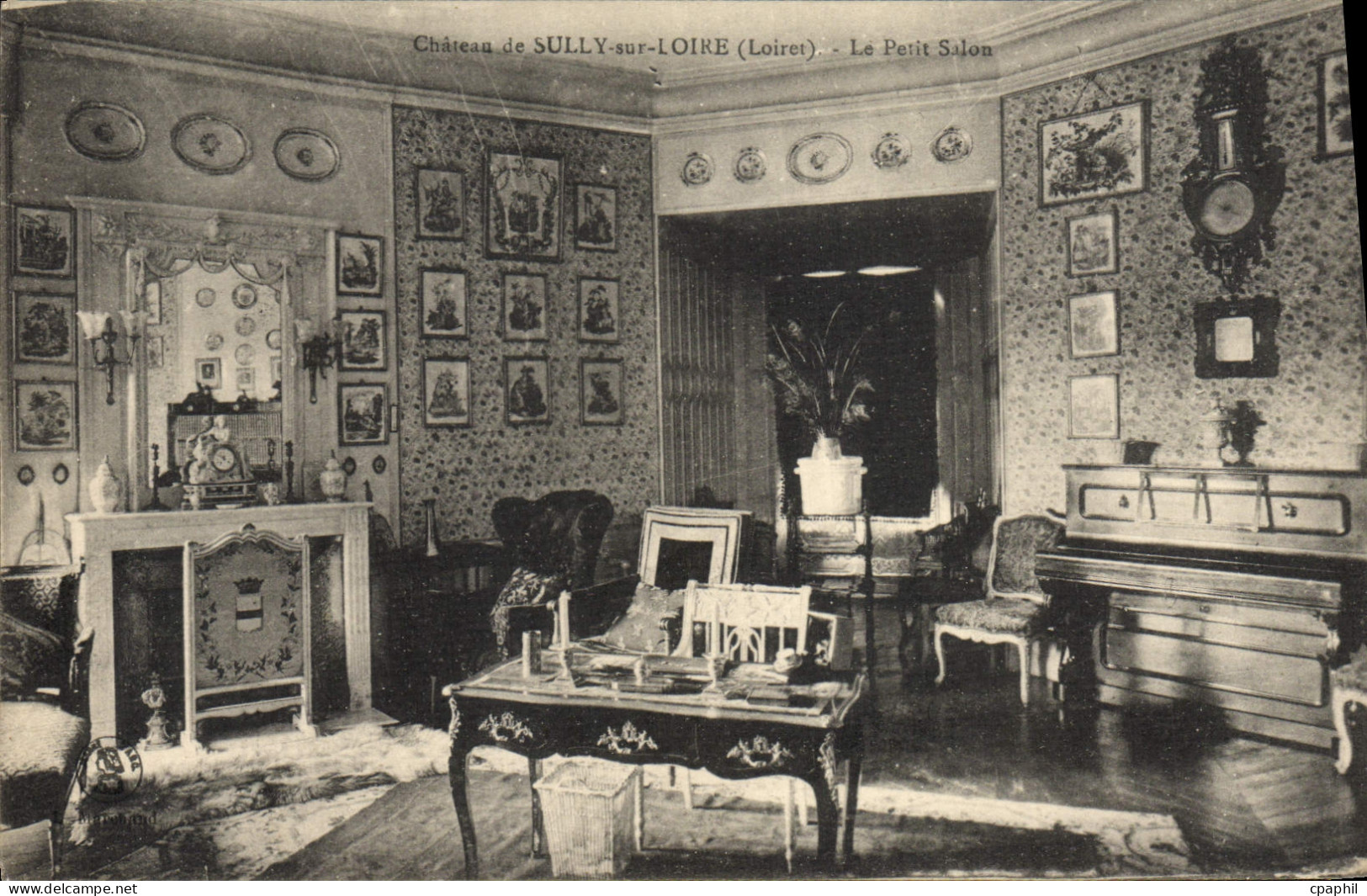 CPA Sully Sur Loire Le Petit Salon