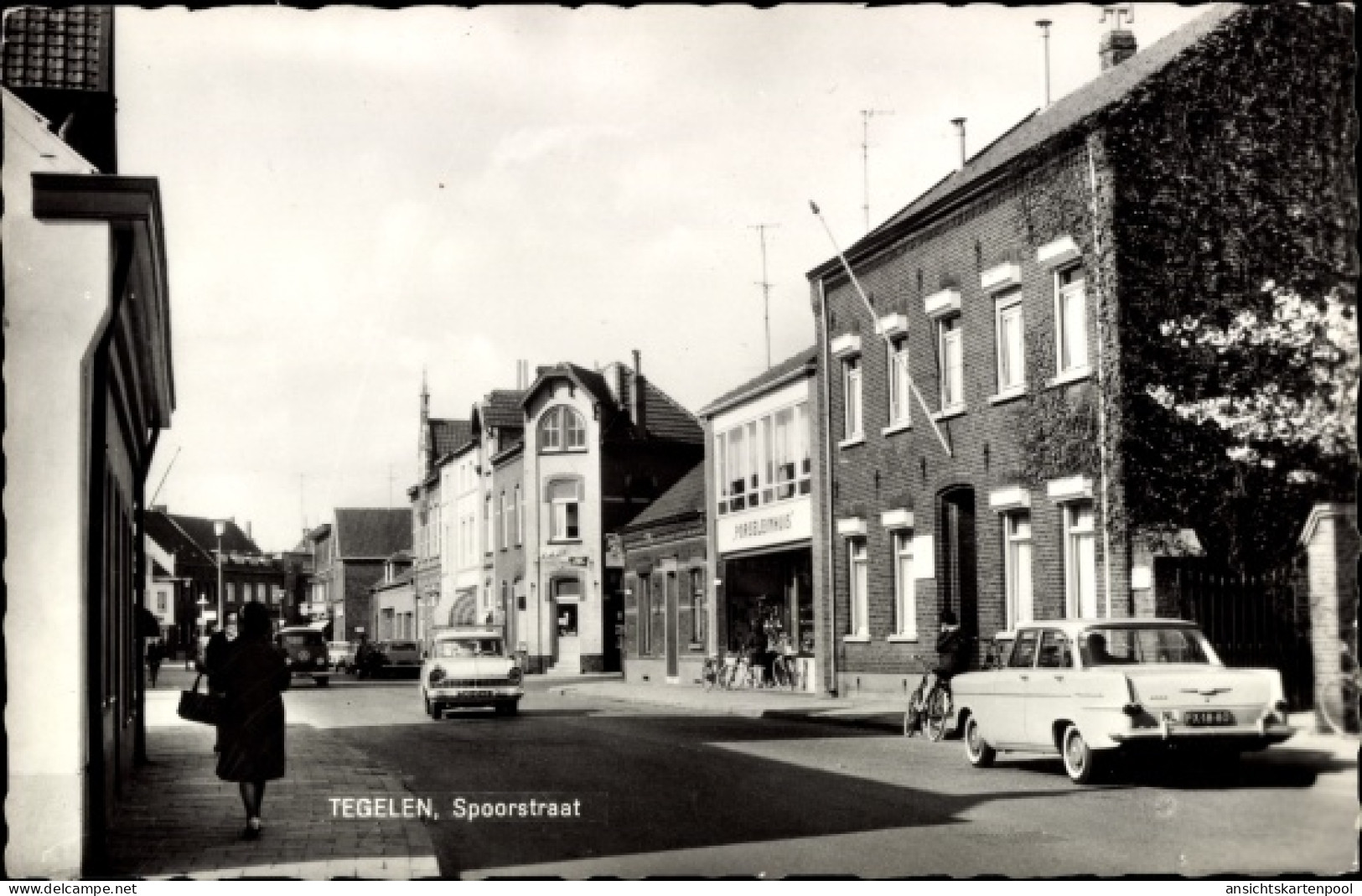 CPA Tegelen Heidenend Venlo Limburg Niederlande, Spoorstraat, Autos