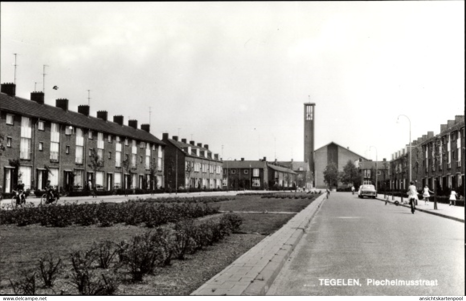 CPA Tegelen Limburg, Plechelmusstraat, Reihenhaussiedlung, Kirche