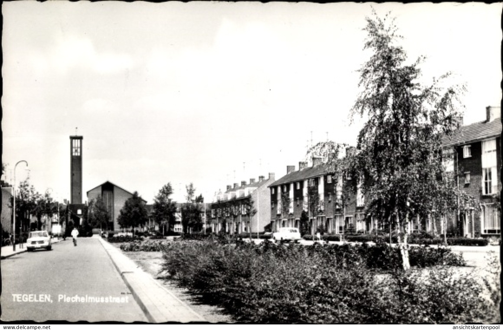 CPA Tegelen Limburg, Plechelmusstraat, Reihenhaussiedlung, Kirche