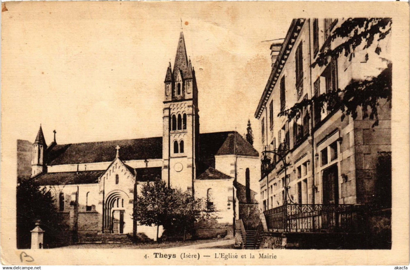 CPA THEYS - L'Église et la Mairie (653050)
