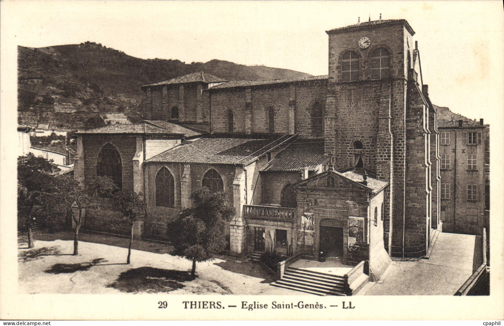 CPA Thiers Eglise Saint Genes