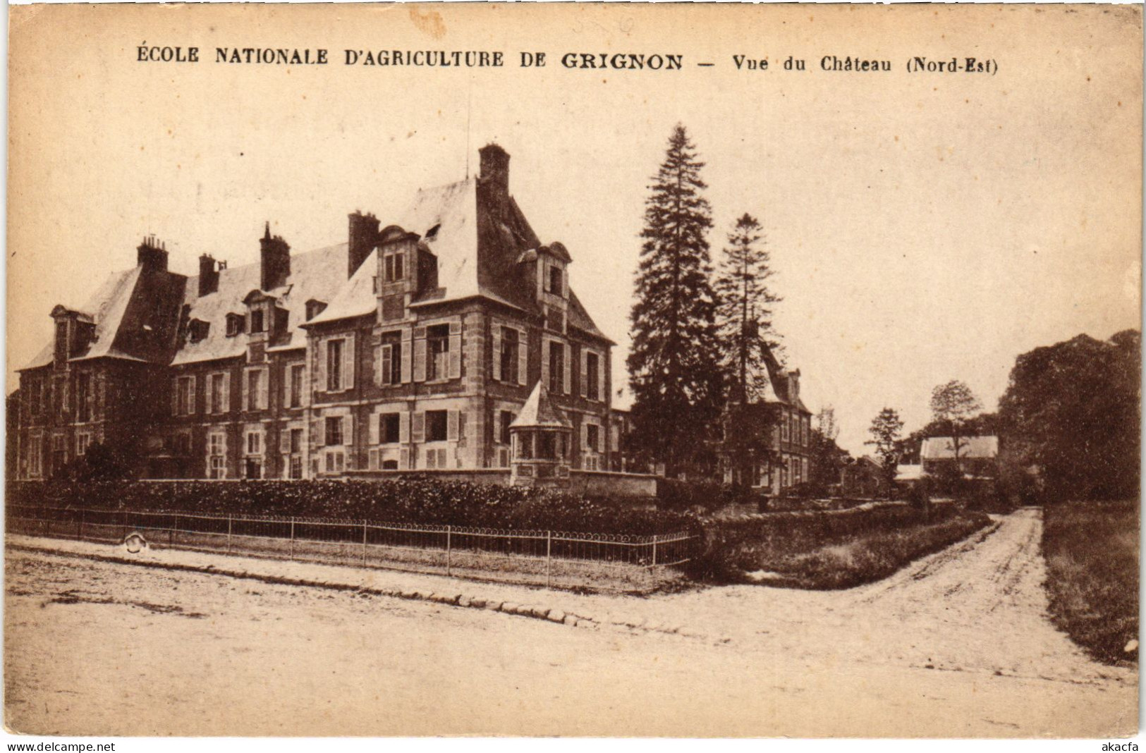 CPA THIVERVAL-GRIGNON Ecole Nationale d'Agriculture (1386383)