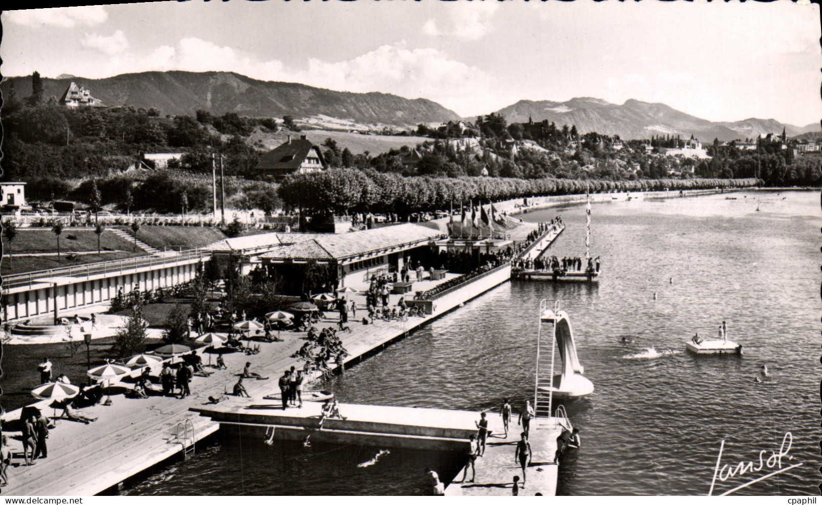 CPA Thonon Les Bains La Place Le Mont d'hermone