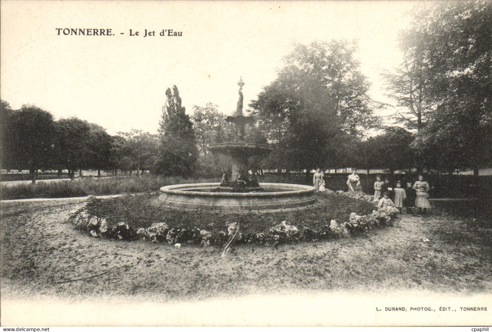 CPA Tonnerre Le Jet D'Eau