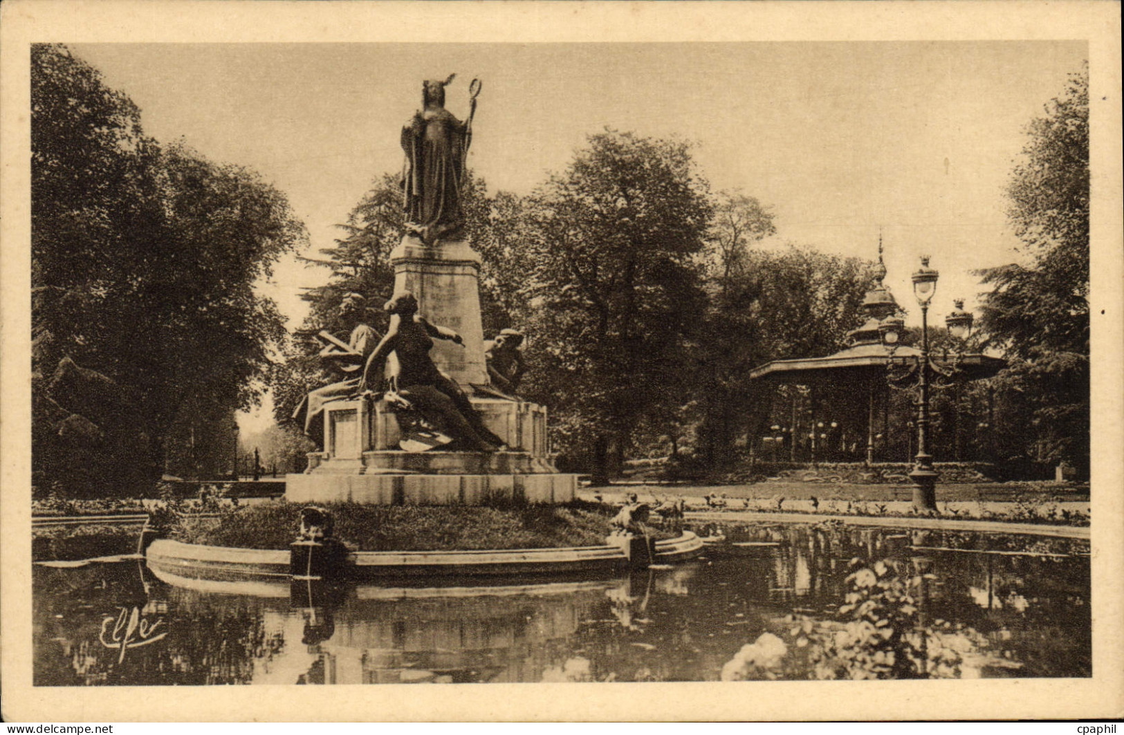 CPA Toulouse Bassin du Grand Rond Monument a la gloire de Toulouse