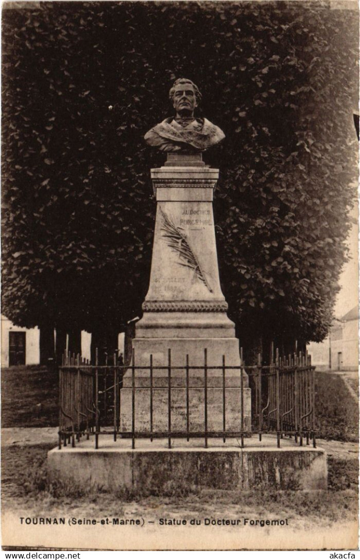 CPA TOURNAN-en-BRIE Statue du Docteur Forgemol (1298925)