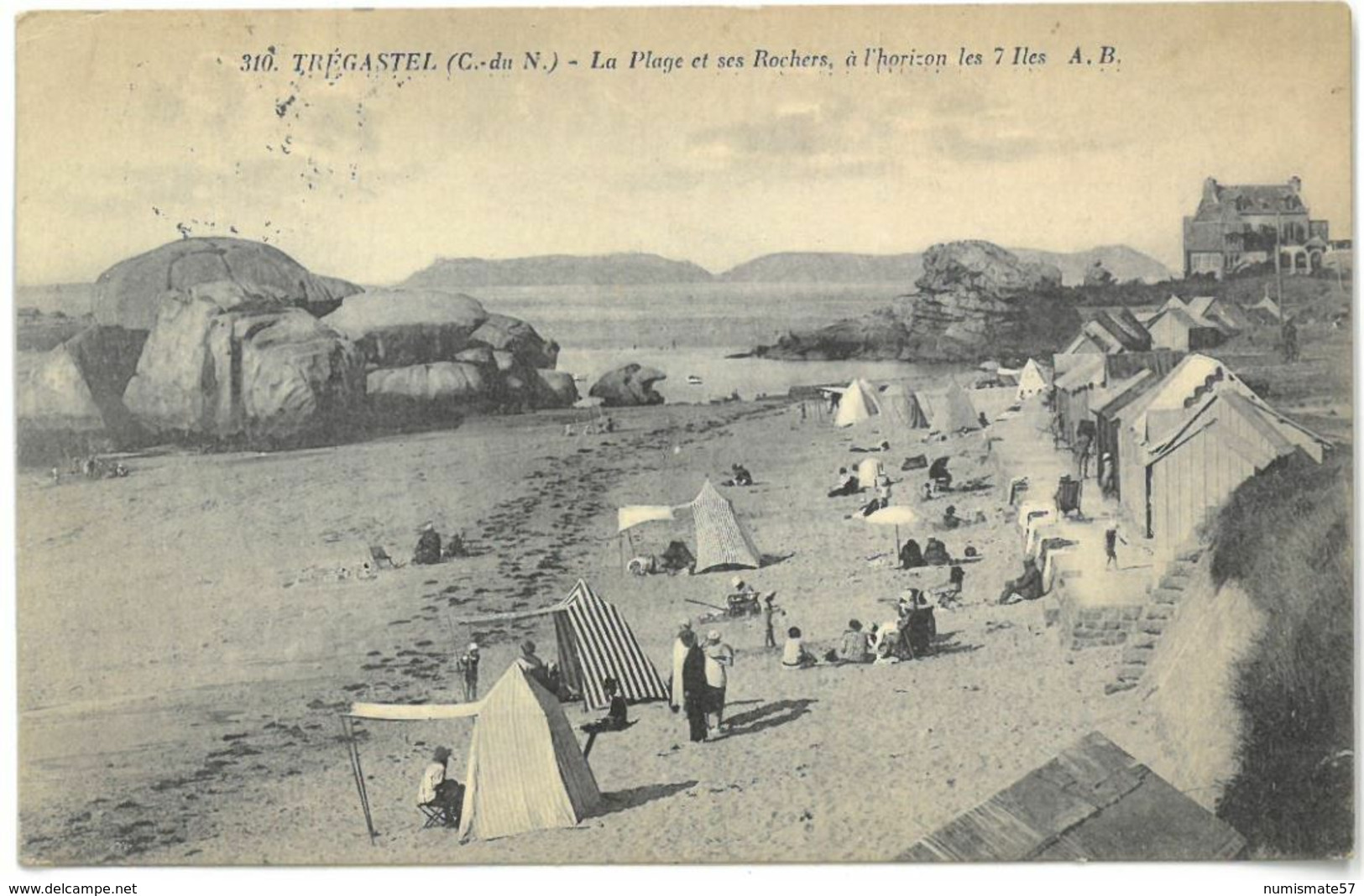 CPA TREGASTEL - La Plage et ses Rochers , à l'horizon les 7 Iles - Ed. de l'Hôtel Beauséjour , Trégastel