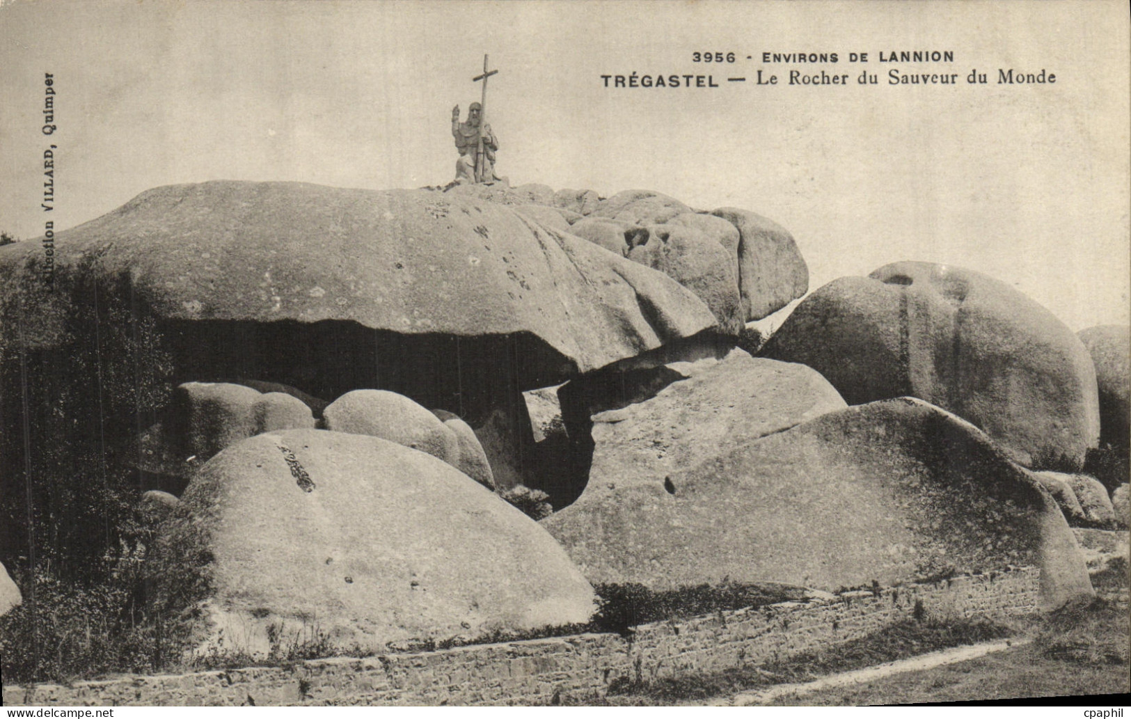 CPA Tregastel Le Rocher du Sauveur du Monde