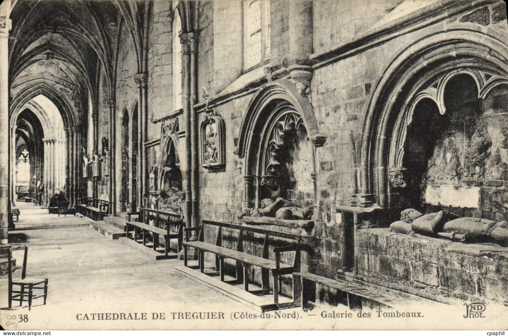 CPA Treguier Cathedrale Galerie des tombeaux