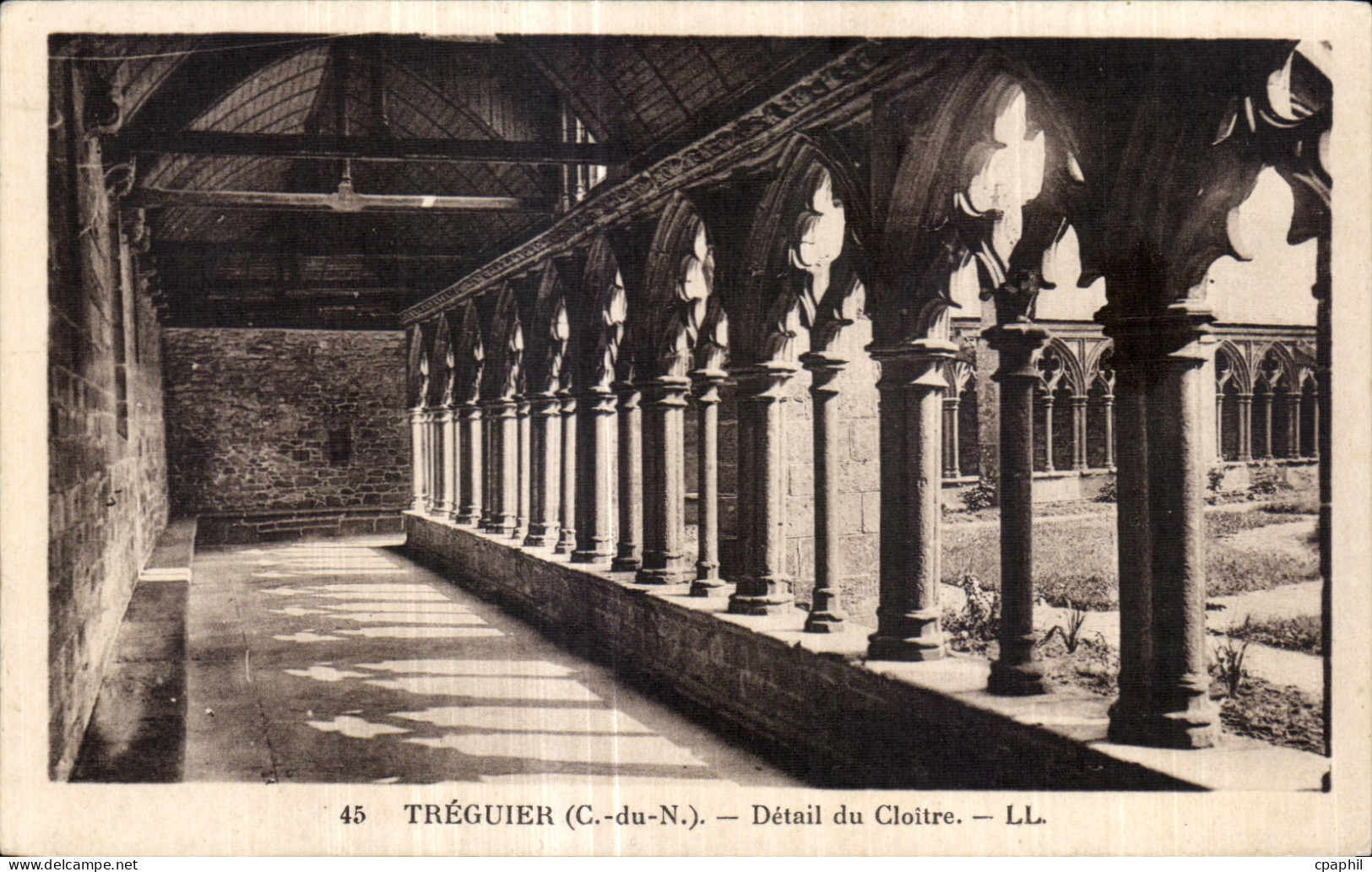 CPA Treguier Details du cloitre