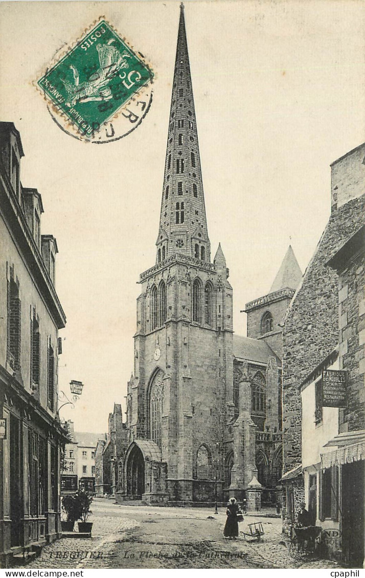 CPA Treguier La fleche de la cathedrale
