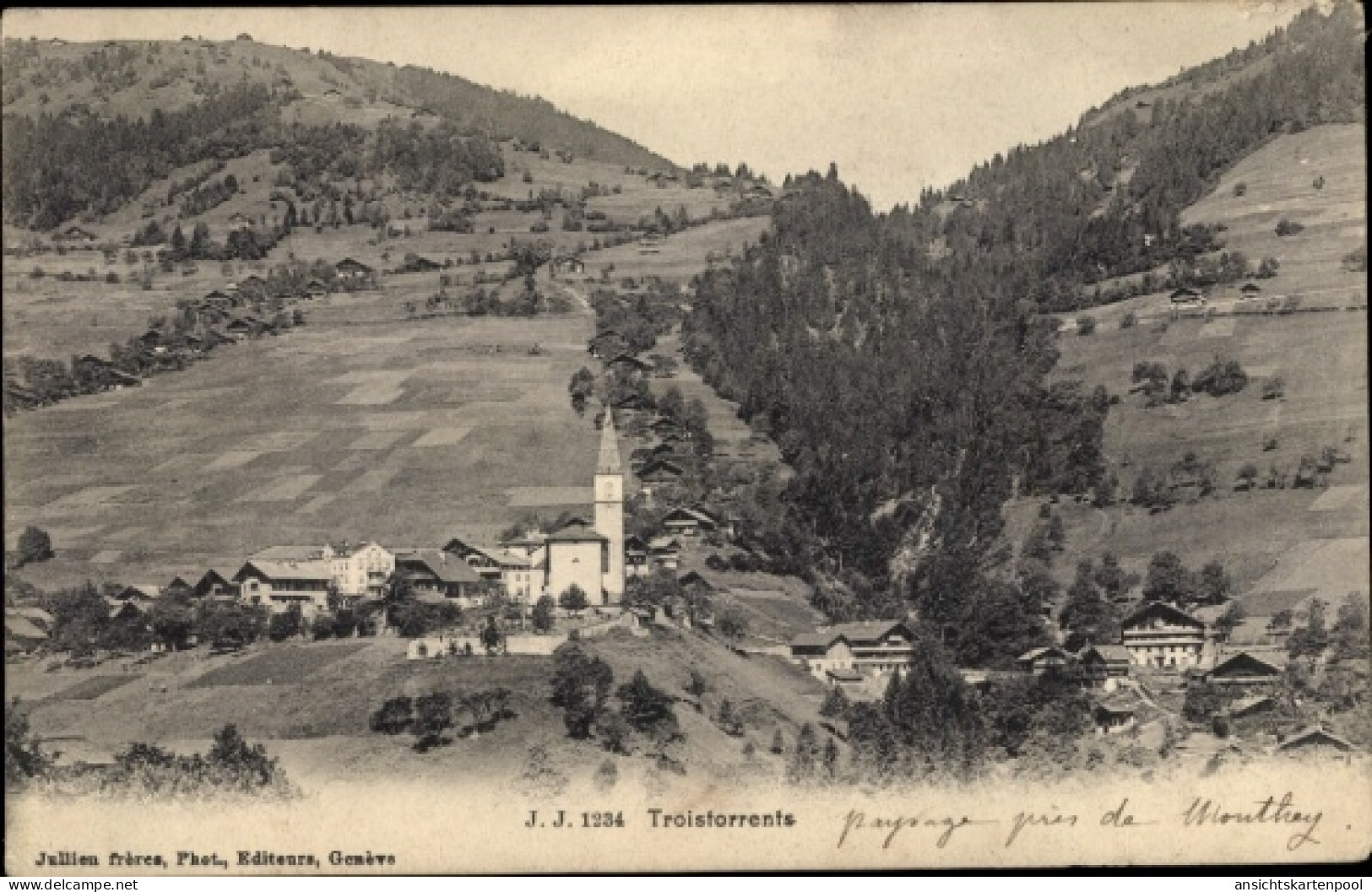 CPA Troistorrents Kanton Wallis, Schöne Berglandschaft, Dorfansicht, Kirche, Hügel