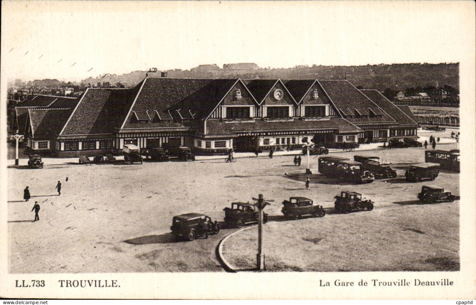 CPA Trouville La gare de Trouville Deauville