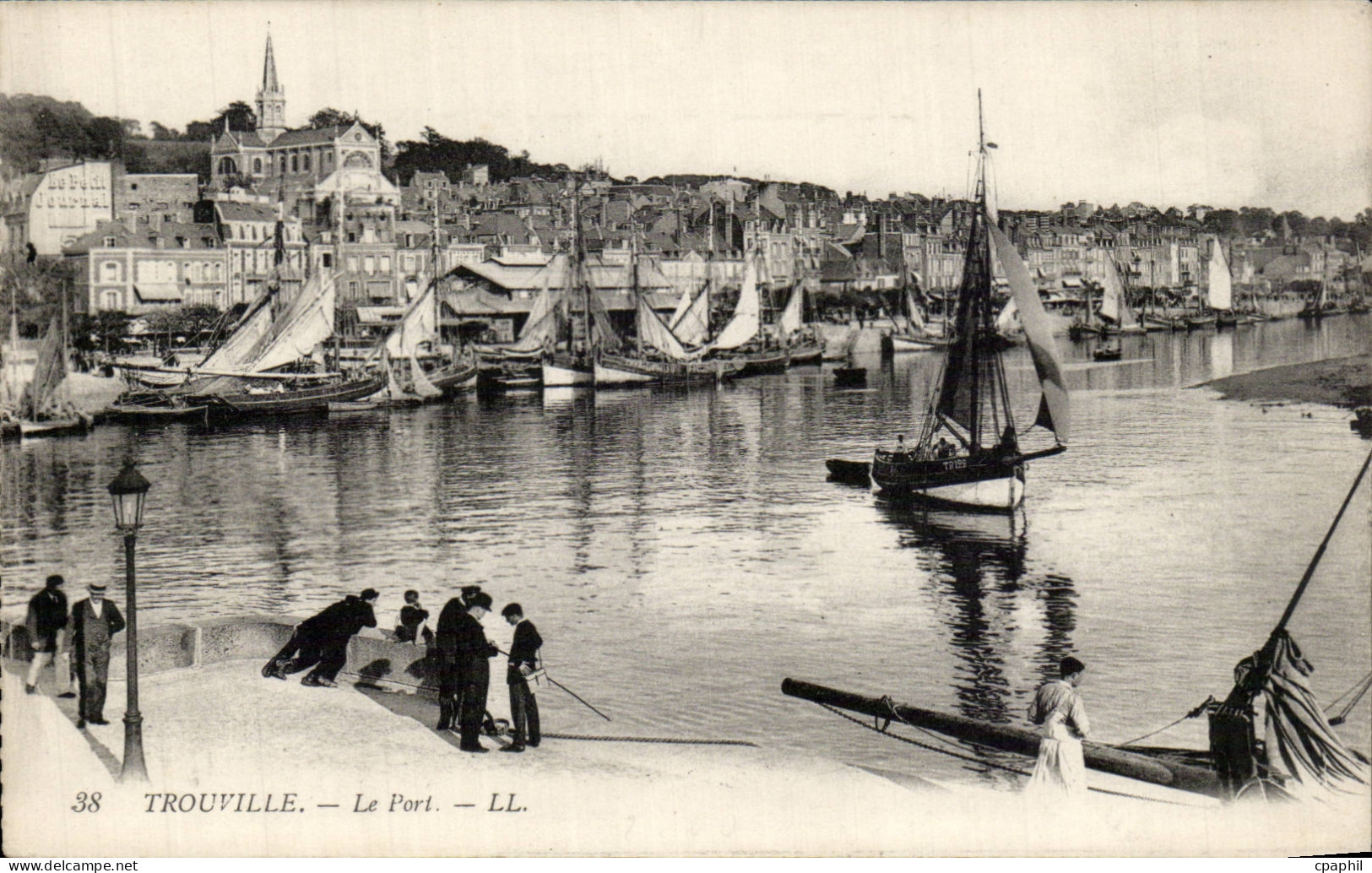 CPA Trouville Le port