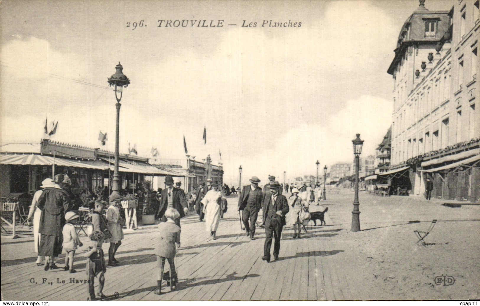 CPA Trouville Les Planches