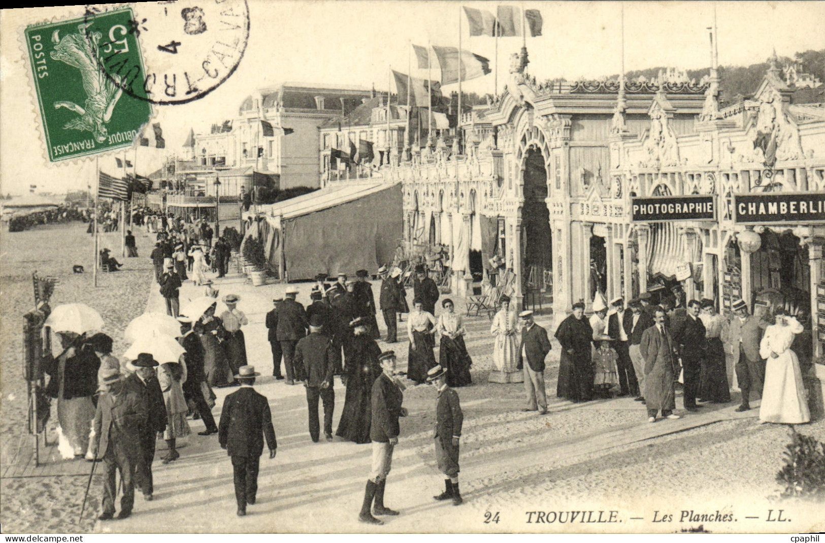 CPA Trouville Les planches
