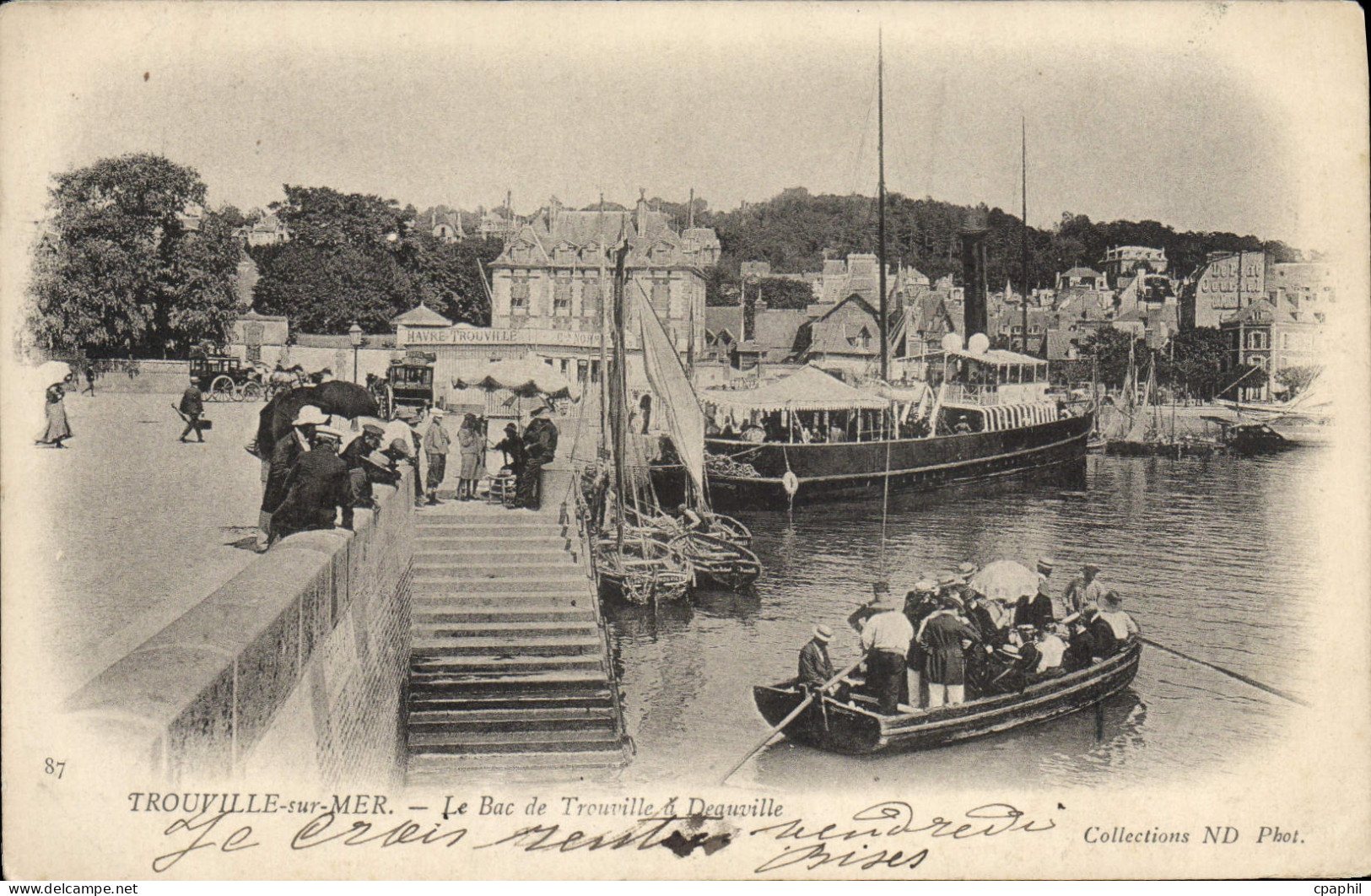CPA Trouville Sur Mer Le Bac de Trouville a Deauville Bateau
