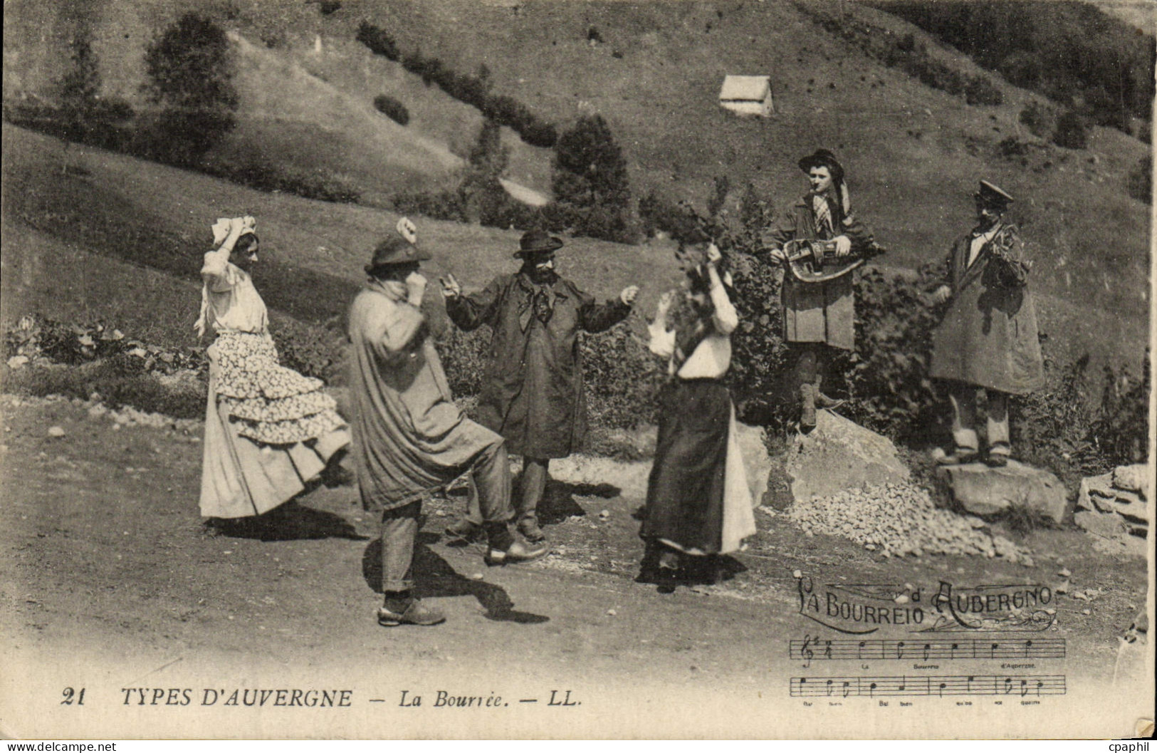 CPA Types d'Auvergne La Bourree Folklore