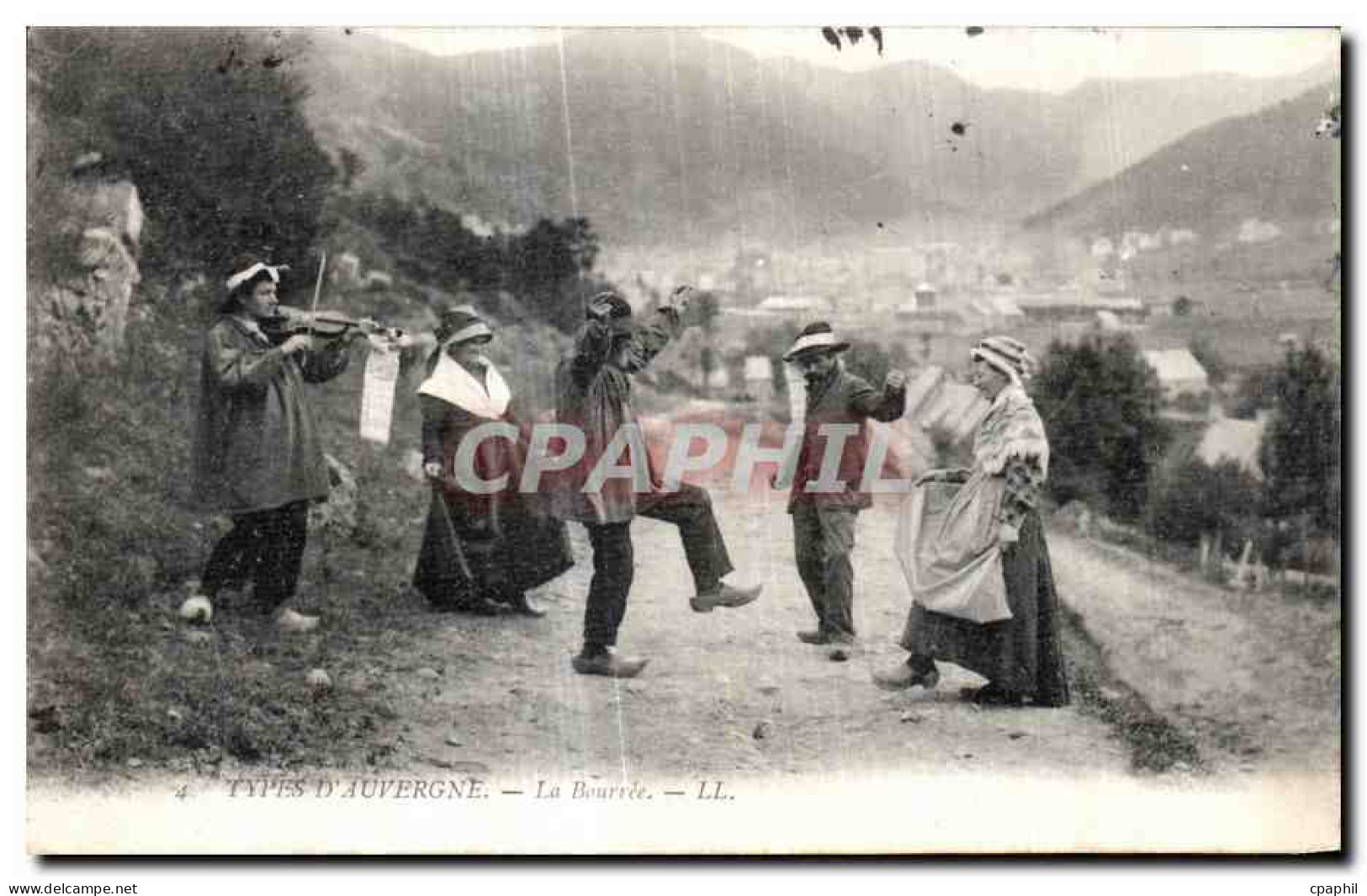 CPA Types D Auvergne La Bourree Folklore Costume