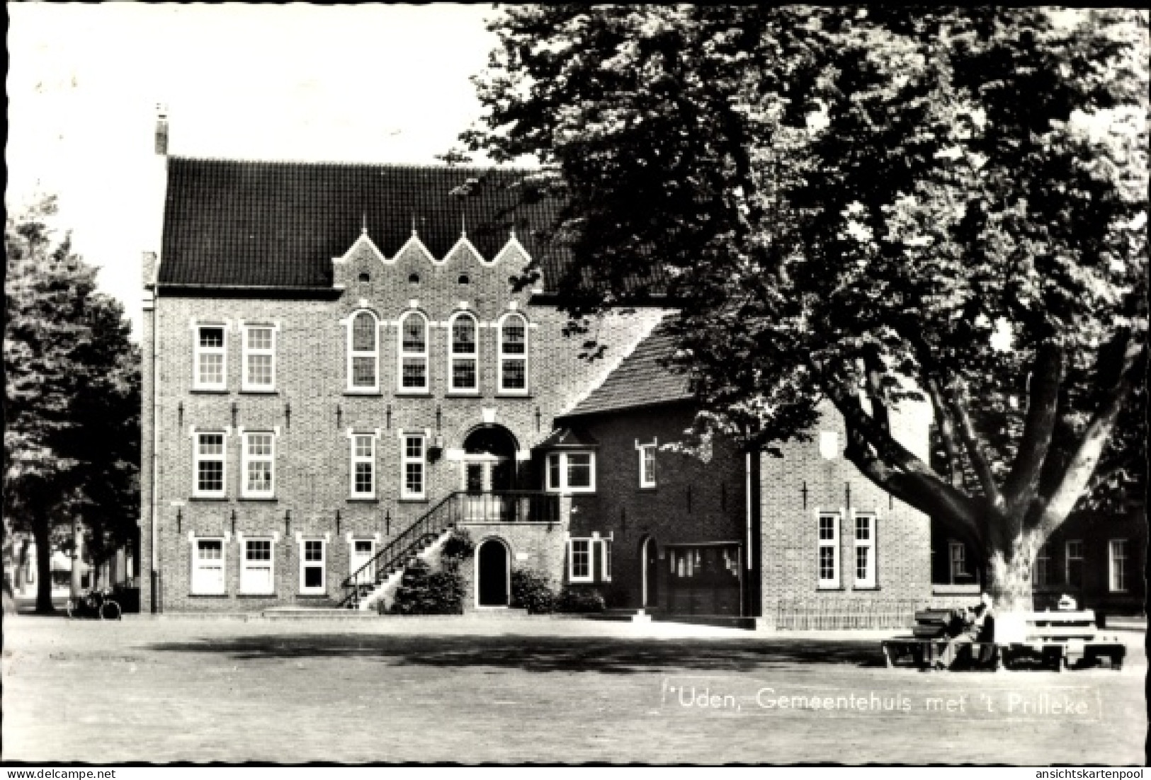 CPA Uden Nordbrabant, Gemeentehuis met 't Prilleke