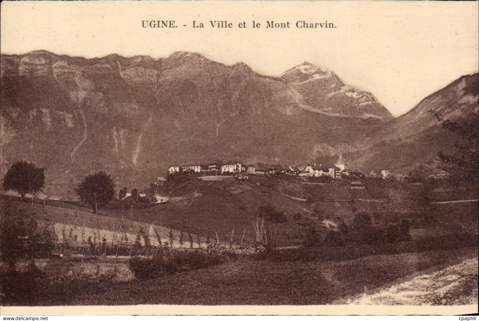 CPA Ugine La ville et le Mont Charvin
