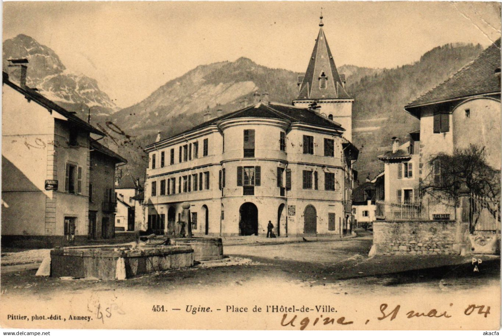 CPA UGINE - Place de l'Hotel-de-VILLE (659177)