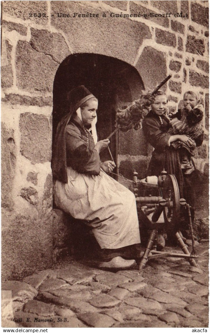 CPA Une Fenetre a GUEMENE-sur-Scorff (205790)