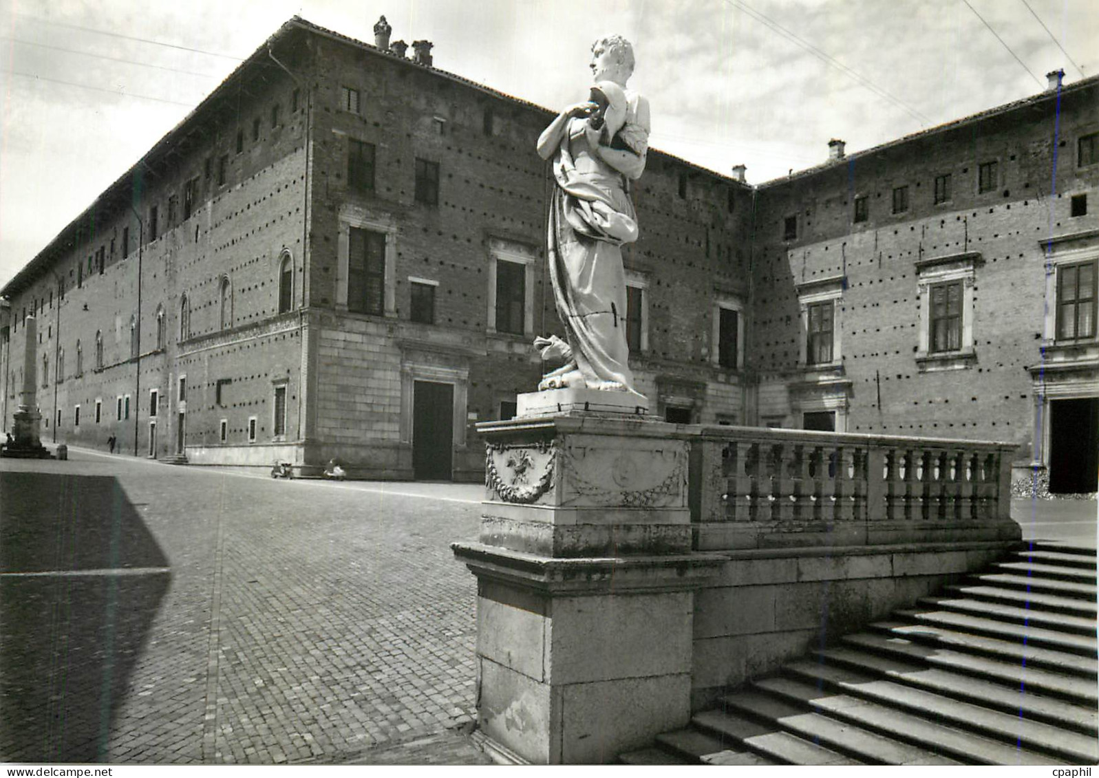 CPA Urbino Place du Duc Frederic