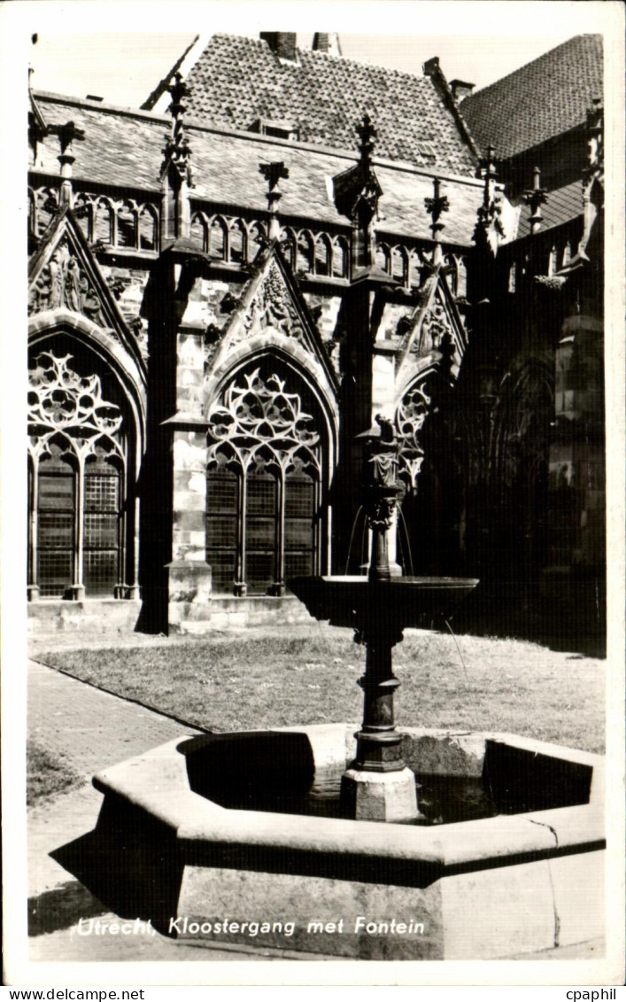 CPA Utrecht Kloostergang met fontain