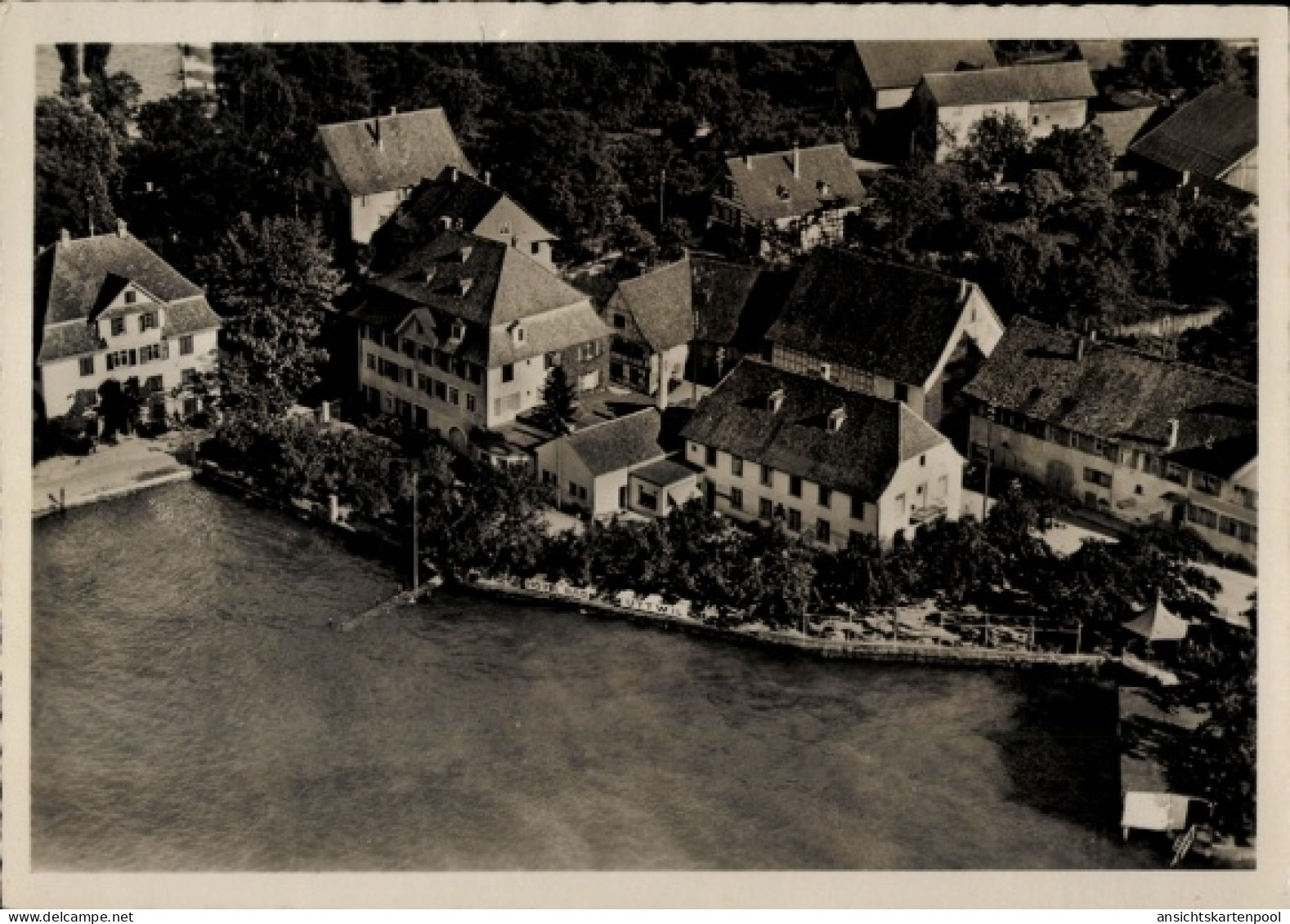 CPA Uttwil am Bodensee Kanton Thurgau, Luftaufnahme von Bodensee, Hotel Restaurant Bad Uttwil