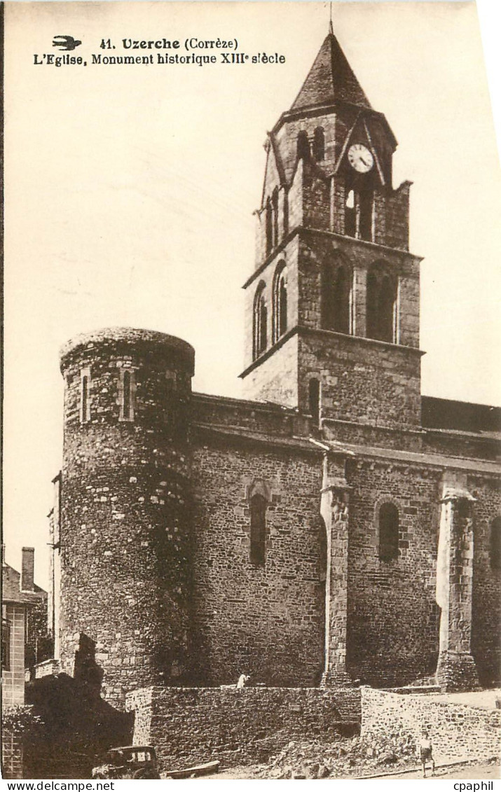 CPA Uzerche Correze l'eglise Monument historique XIII siecle